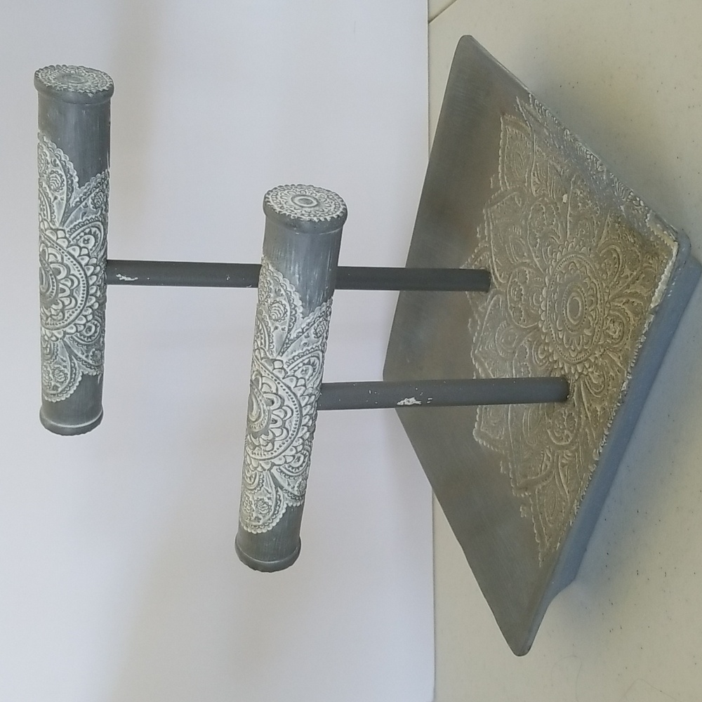 Jewelry Holder gray & white design